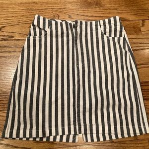 Brandy Melville stripped skirt xs gray and beige